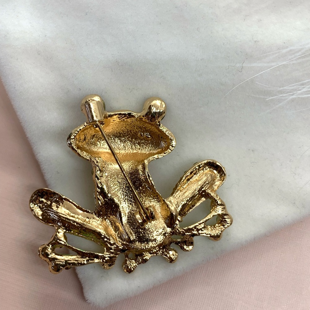 Cute Rhinestone Green Frog Brooch - Picture 3 of 3